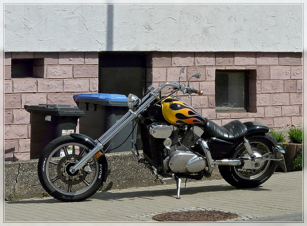 Dieses mir unbekannte Motorrad stand am 28.05.2011 auf dem Brgersteig abgestellt.
