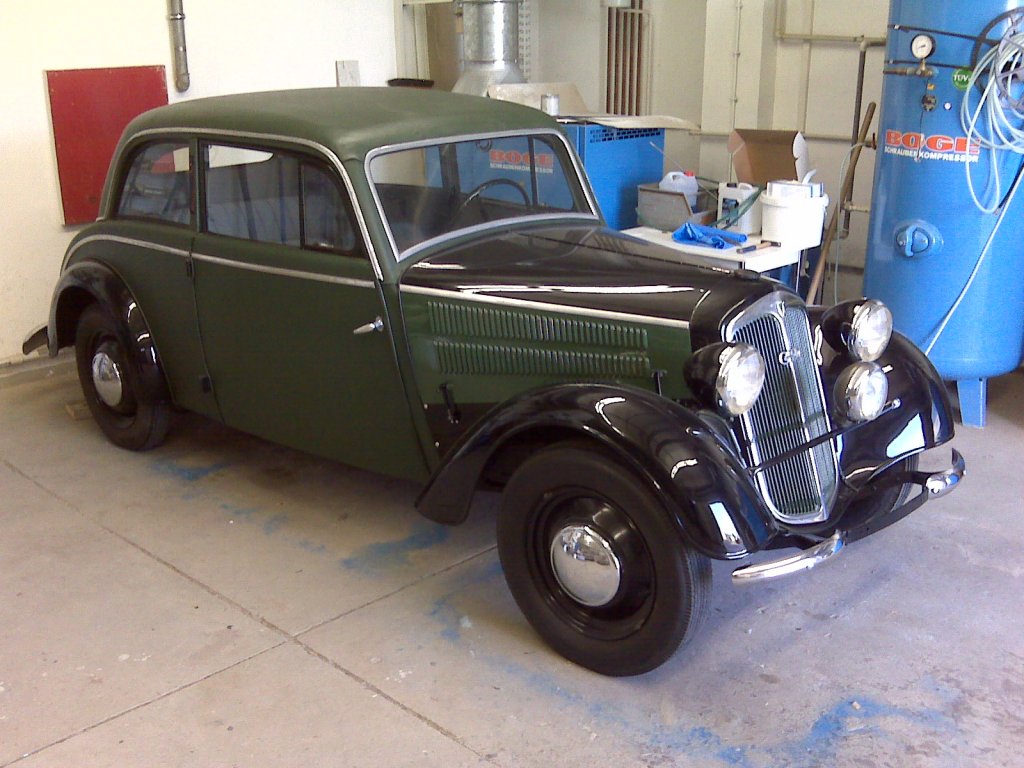 DKW F8 (F7 bergang auf F8 ) Baujahr 1938 totalsaniert und voll funktionsfhig.
Fahrzeug meines Vaters Martin Hofmann. Aufgenommen am 04.07.2011