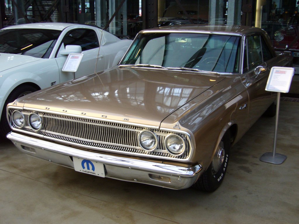 Dodge Coronet 500 des Jahrganges 1965. Der V8-motor leistete 268 PS aus 5.916 cm Hubraum. Meilenwerk Dsseldorf. Fr die ganz genauen, das Aufnahmedatum war der 21.11.2010 um 11.23 Uhr MEZ.