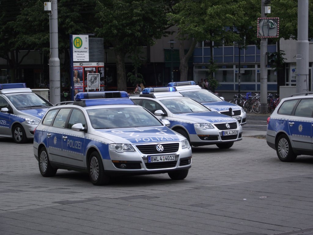 Drei VW Passat der Polizei am 14.05.11 in Mannheim 