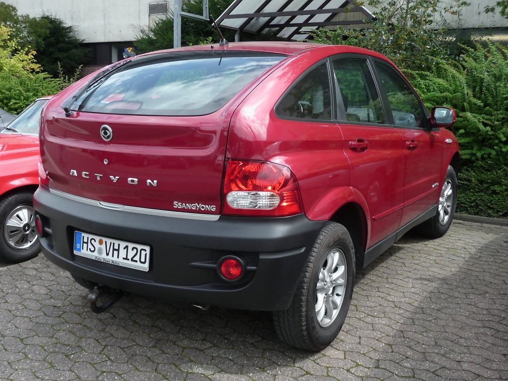 Ein absoluter Exot ist der Ssangyong Actyon, einen deutschen Importeur gibt es nicht mehr. US-Car-Show Grefrath 2011-08-21 