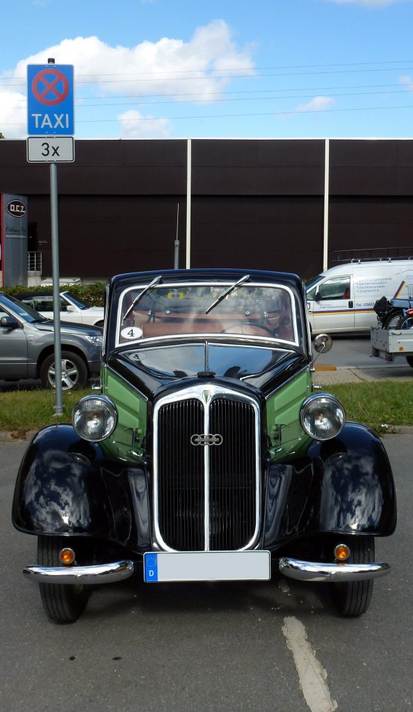 Ein alter Oldtimer von Auto Union Typ DKW F7 Cabriolet. Zusehn beim Oldtimerausstellung in Zeulenroda. Foto 26.08.2012 