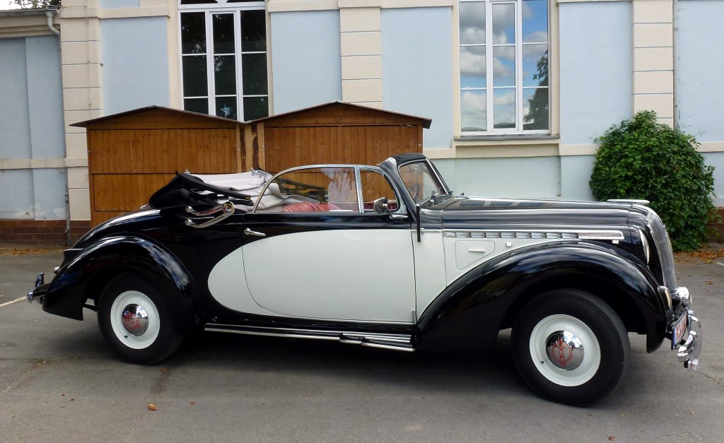 Ein alter Oldtimer Opel Admiral 1939. Zusehn beim Oldtimerausstellung in Zeulenroda. Foto 26.08.2012