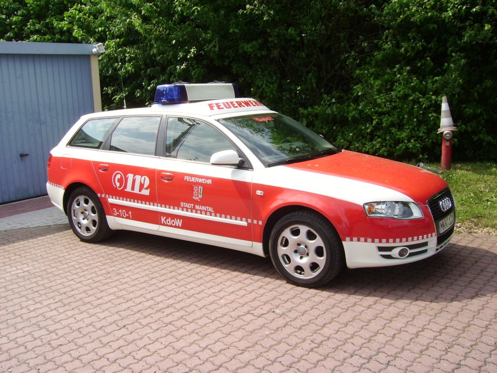 Ein Audi A4 als Kommandowagen der Feuerwehr Maintal am 01.05.11