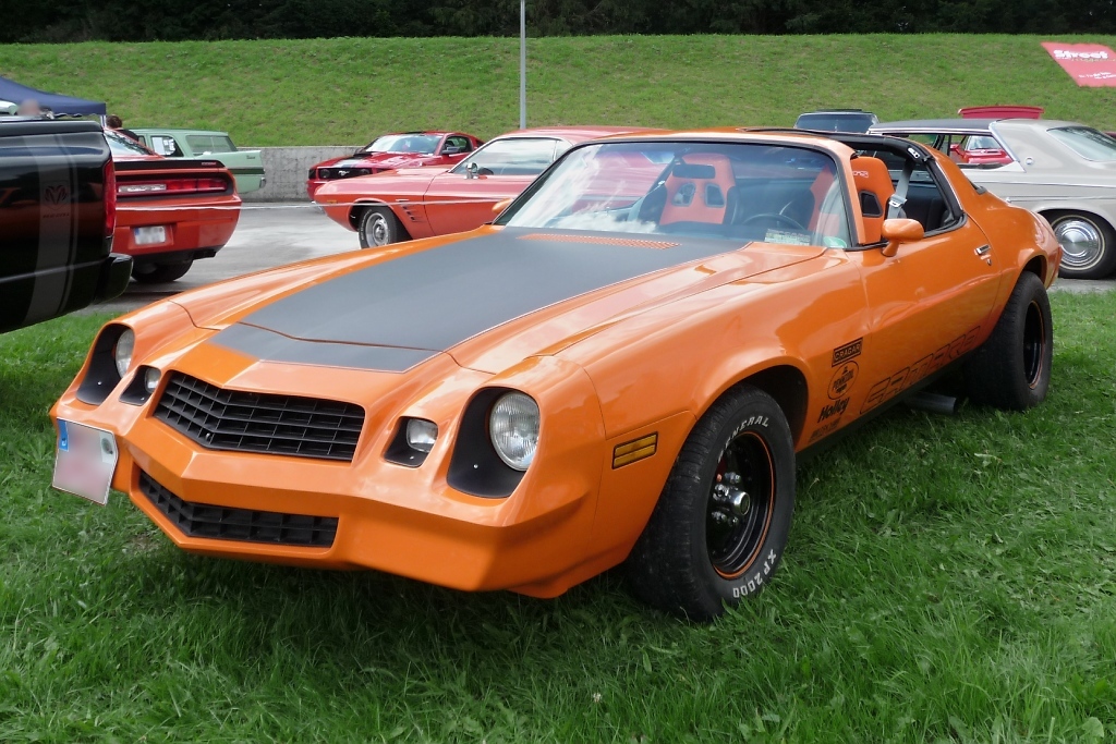 Ein Chevrolet Camaro der zweiten Generation, gebaut 1970-1981, aus den letzten Produktionsjahren. In dieser Farbe sieht auch die Front wieder etwas besser aus. Gesehen auf der US-Car-Show in Grefrath im August 2010.