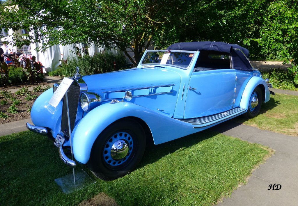 Ein Delage D 6.60 Cabriolet, Baujahr 1937, 6-Zylinder mit 56 PS.
Gesehen bei den Classic Days Schloss Dyck 2013.