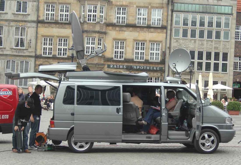 Ein Fernseh-bertragungswagen (SNG) im Einsatz am 13. Mai 2007 in Bremen. (C) Matthias Rhe

