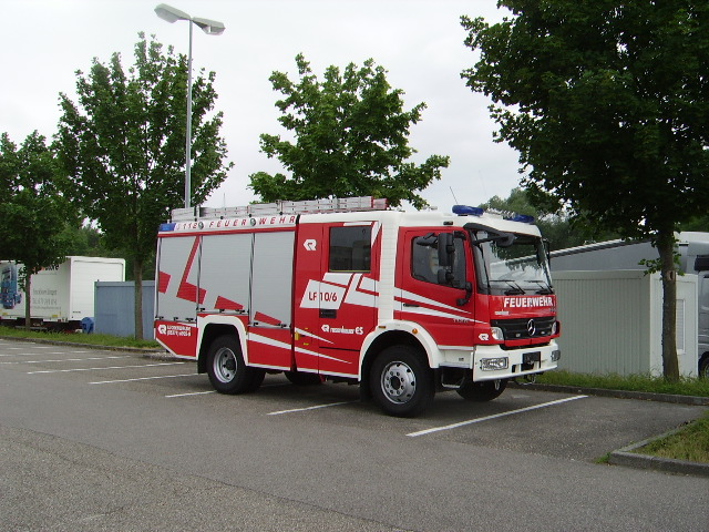 Ein Feuerwehr Atego mit Rosenbauer Aufbau am Mercedes Benz Werk Wrth am 12.06.09