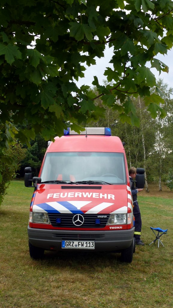Ein Gertewagen Taucherfahrzeug Wasserrettung GW - Taucher der Freiwillige Feuerwehr Zeulenroda. Foto Strandbad Zeulenroda 01.09.2012

