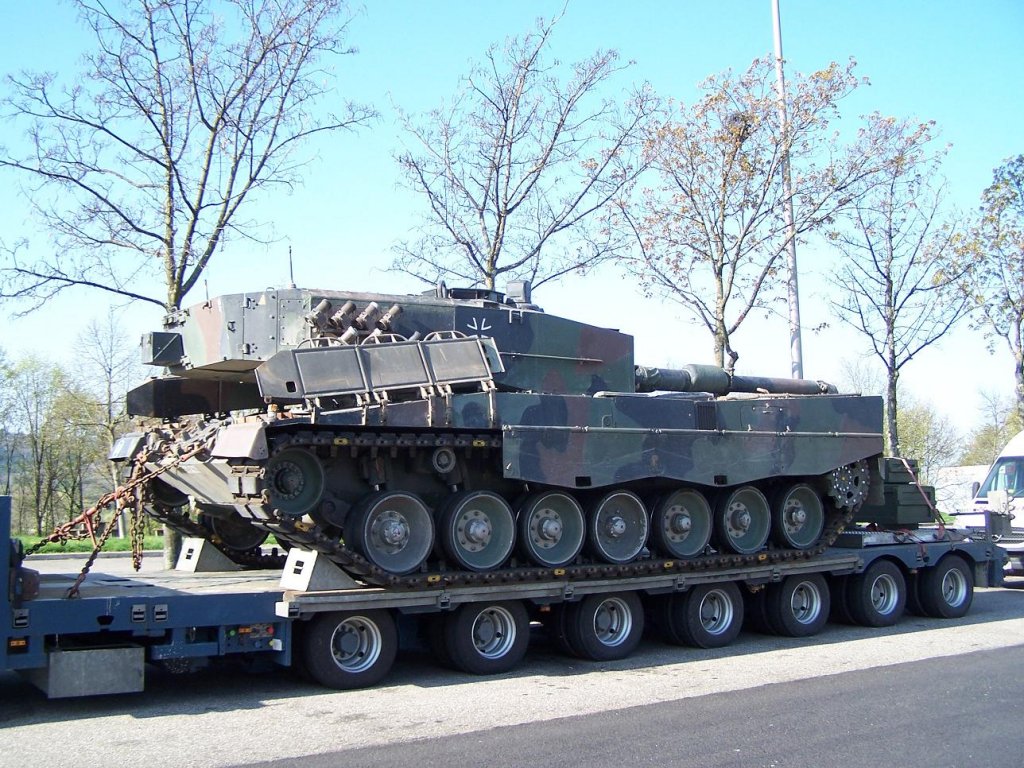 Ein Leopard 2 irgendwo auf der A 7 gesehen am 21/04/10.