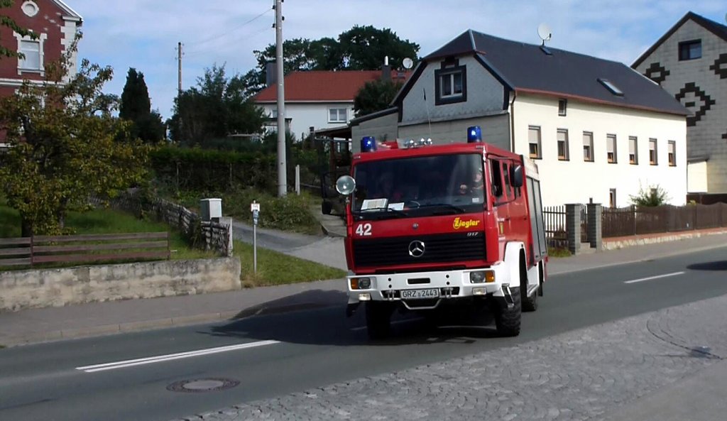 Ein Lschgruppenfahrzeug LF der Freiwillige Feuerwehr Langenwolschendorf im Einsatz zur eine bung. Foto 08.09.12