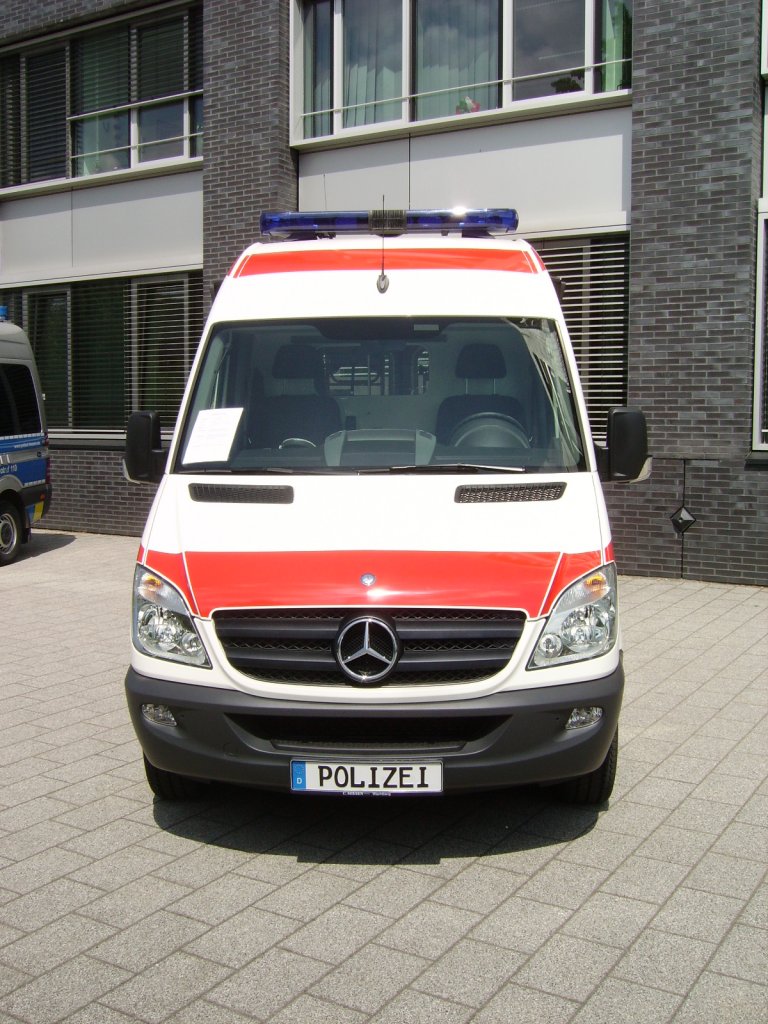 Ein Mercedes Benz Sprinter als RTW der Polizei Frankfurt am Main am 28.05.11