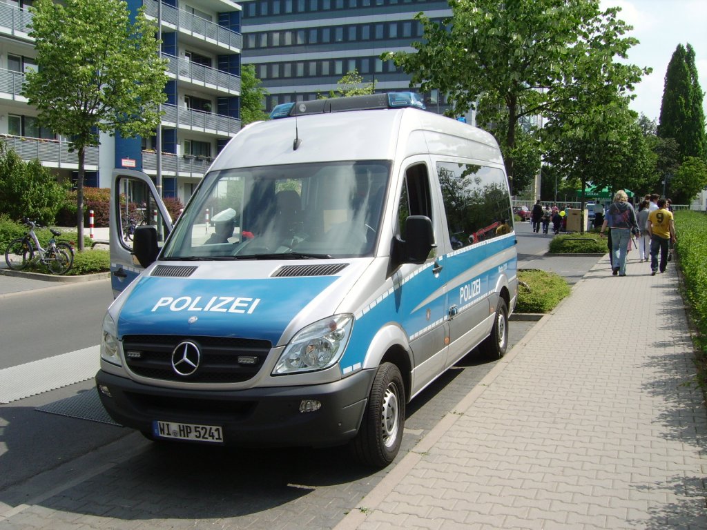 Ein Mercedes Benz Sprinter der Polizei in Frankfurt am Main am 28.05.11