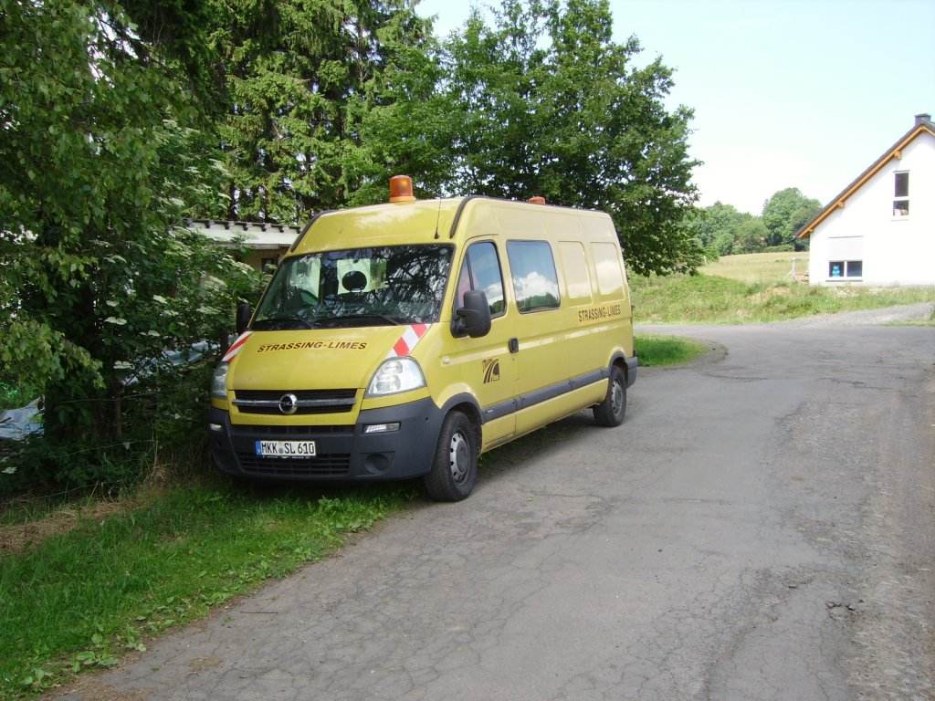 Ein Opel Movano in Herchenhain am 12.06.11