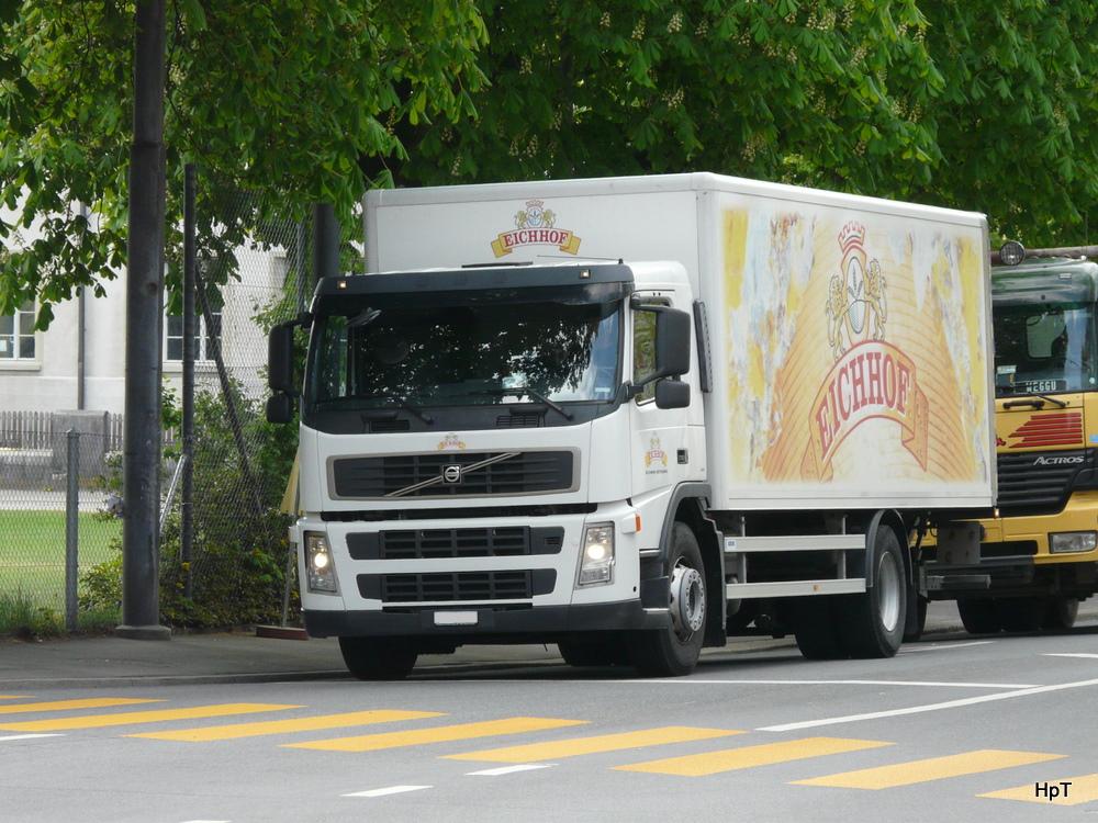 Ein Volvo Getrnketransporter unterwegs in der Stadt Bern am 14.04.2011