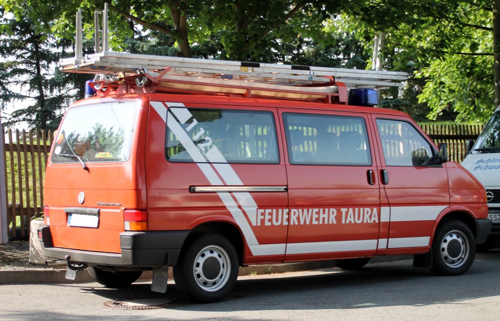 Ein VW T4 der Freiwillige Feuerwehr Taura. Foto 30.06.2012