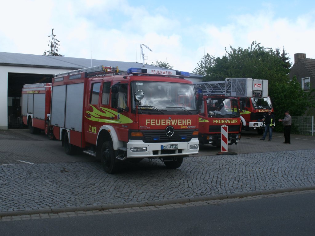 Einige Fahrzeuge von der Feuerwehr Bergen/Rgen standen am Morgen vom 17.Mai 2012 vor der Fahrzeughalle in Bergen/Rgen.