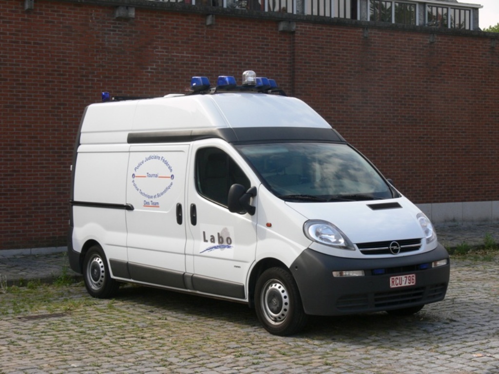 Einsatzfahrzeug Opel Vivaro der Kriminalpolizei Tournai, Aufnahme am 21.07.2010 in Brussel