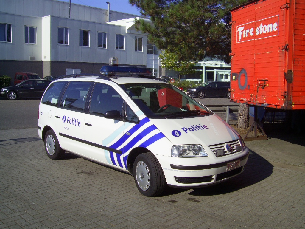 Einsatzfahrzeug Volkswagen Sharan von Polizei Zone MINOS, Aufnahme am 07.10.2007 in Wijnegem