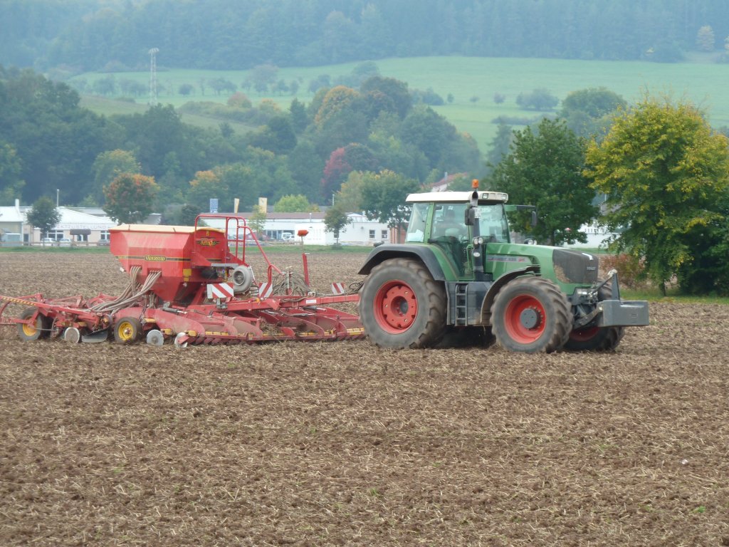 Fendt 926 mit Vderstad-Smaschine auf einem Feld bei Untermafeld/Thringen, September 2010
