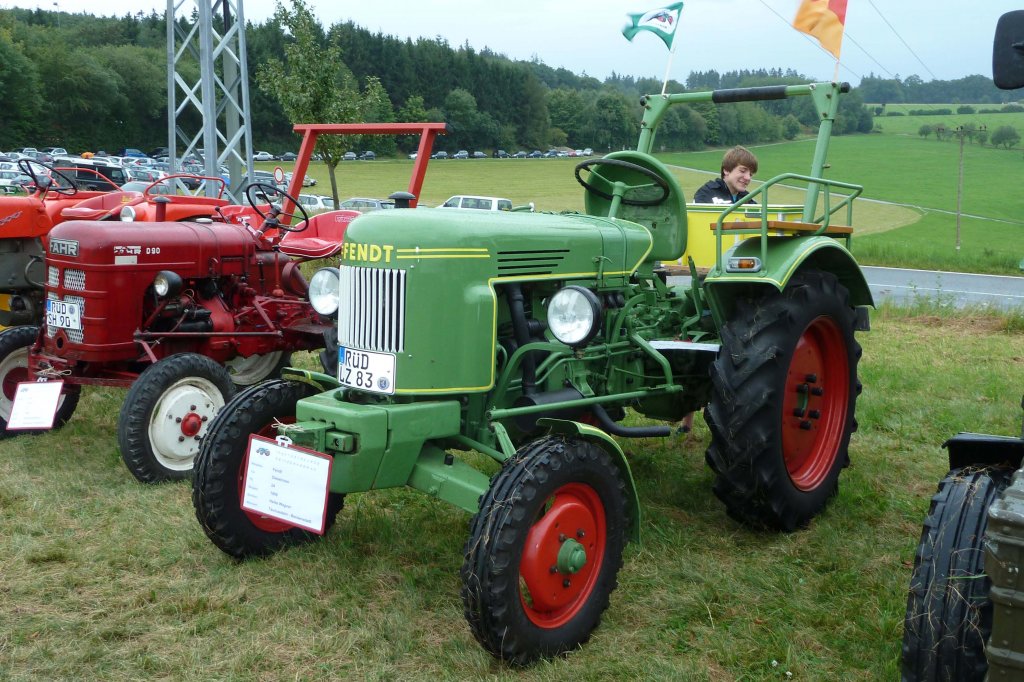 Fendt Dieselro, 24 PS, Bj. 1959, ist Gast bei der Oldtimerausstellung der Traktorenfreunde Seitzenhahn, August 2011