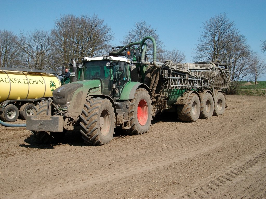 FENDT-Traktor am 17.April 2010 auf einem Feld bei Bergen/Rgen.