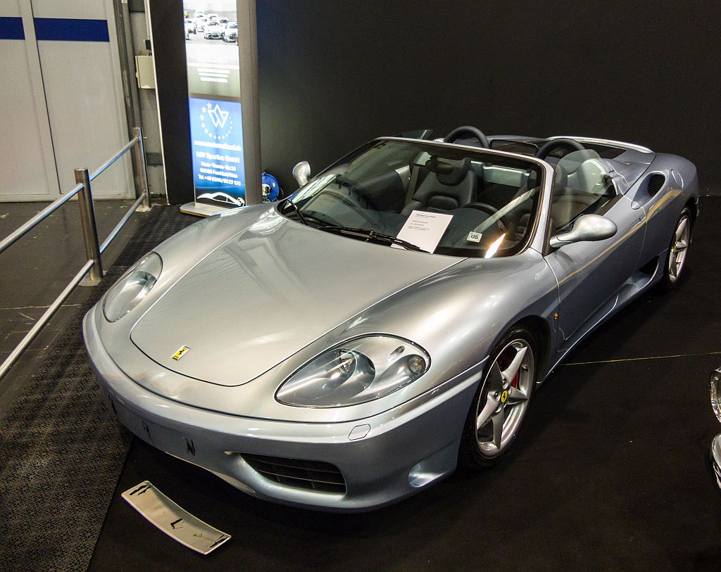 Ferrari F360, gesehen auf dem Essen Motor Show (Dezember 2012).