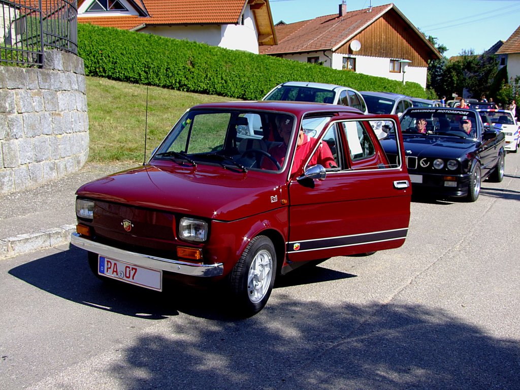 FIAT-126 Bambino-Red; 647ccm; 24PS; ist am Weg zur Oldtimerveranstaltung in Mnsteuer; 120812