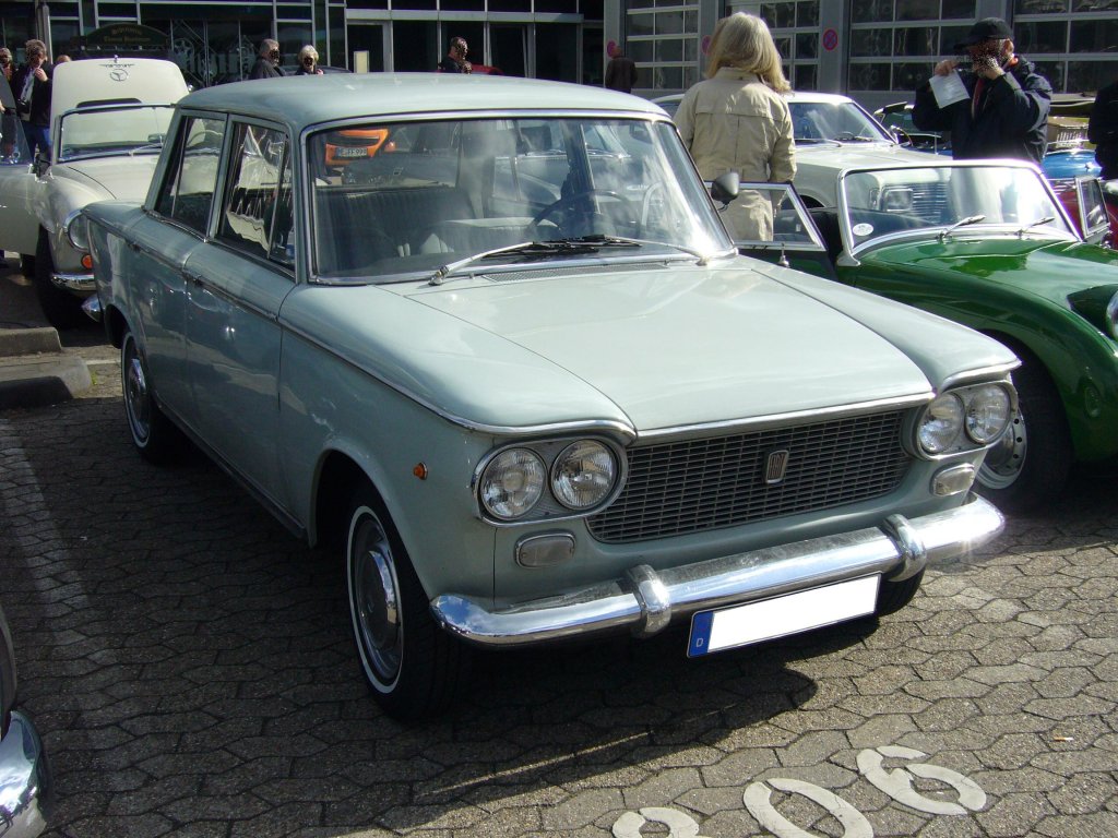 Fiat 1300. 1961 - 1966. Dieses auf der IAA 1961 vorgestellte Modell war wahlweise mit einem 1.3l oder einem 1.5l Motor lieferbar. In den 1960´er Jahren war der Milletrecento/Millicinquecento der erfolgreichste Importwagen in Westdeutschland. Ratingen Classic am 13.05.2012.