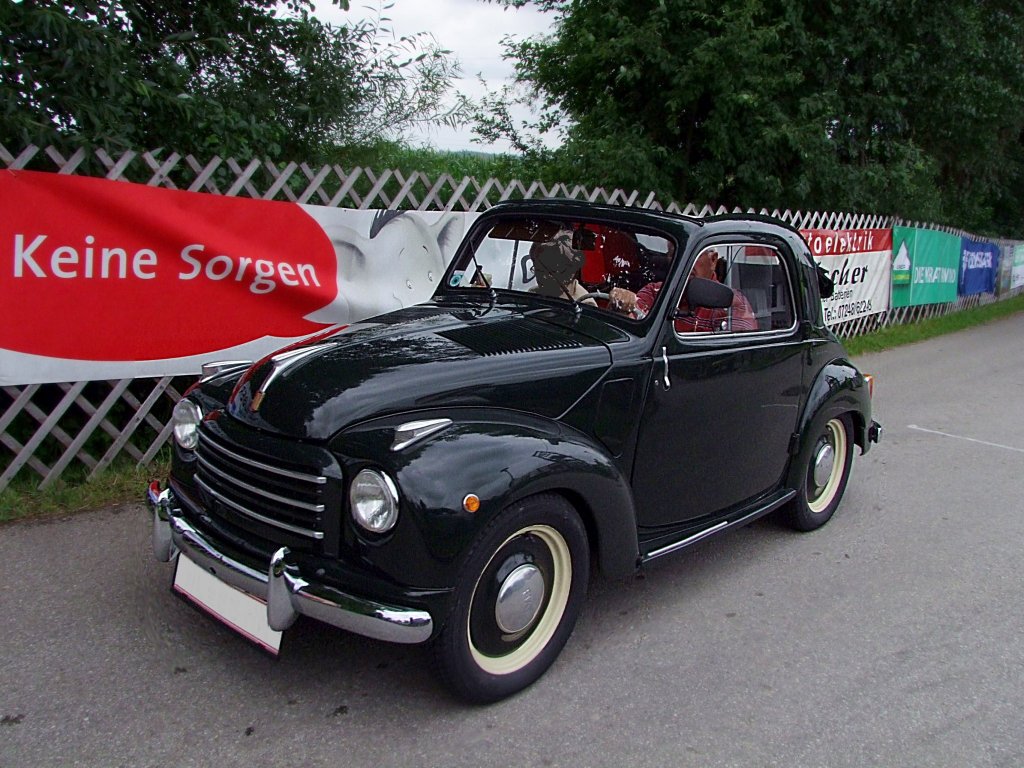 FIAT-500C-Topolino;Baujahr 1954 mit „amerikanisierter“ Front; macht sich anlsslich der Oldtimerwertungsfahrt im Bezirk Grieskirchen keine Sorgen;100718