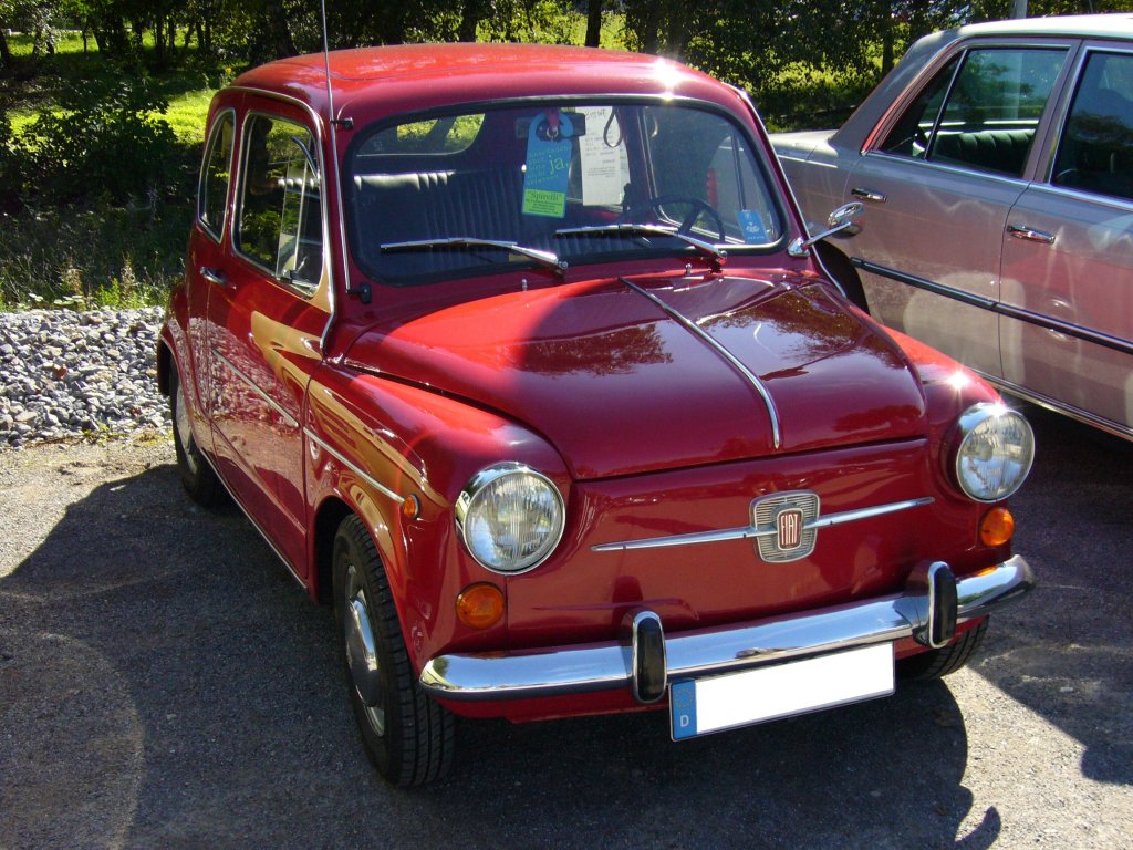 Fiat 770S. 1970 - 1973. Als die Produktion des 600´er 1969 auslief, bestand in vielen Lndern noch Nachfrage fr dieses kultige Auto. Man entschloss sich daher dazu den bei SEAT in Spanien produzierten 600´er ein wenig zu modifizieren und als Fiat 770S auf den Markt zu bringen. Oldtimertreffen Zollverein.