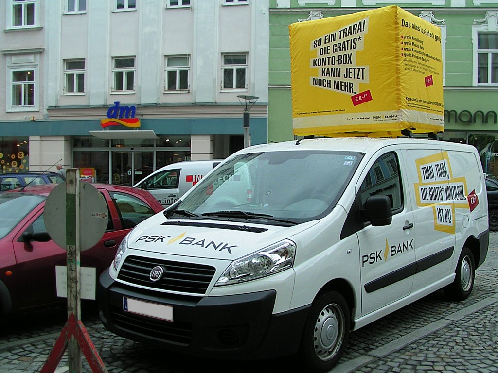 FIAT als Werbetrger der PSK-Bank am Rieder Hauptplatz;100506