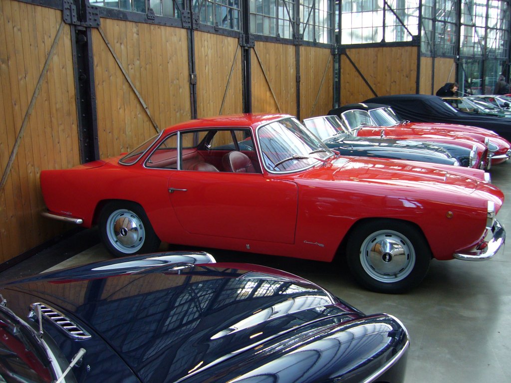 Fiat O.S.C.A Coupe von 1958. Von diesem Typ wurden 12 Exemplare gebaut, wovon der abgelichtete Wagen das letzte berlebende Auto ist. Angetrieben wird das Sportcoupe von einem 1.5l 4-Zylinderreihenmotor mit 80 PS. Meilenwerk Dsseldorf 30.01.2011.