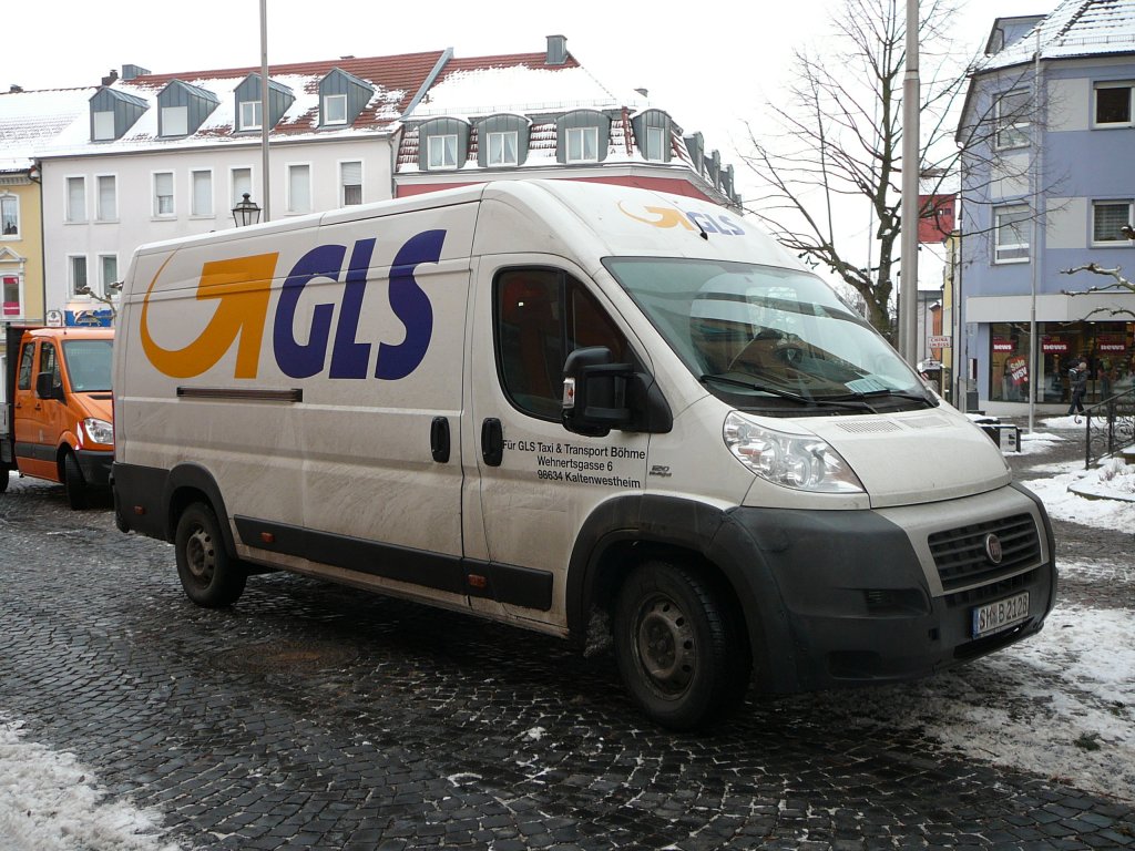 Fiat Transporter von GLS steht vor dem Rathaus von 36088 Hnfeld im Januar 2010