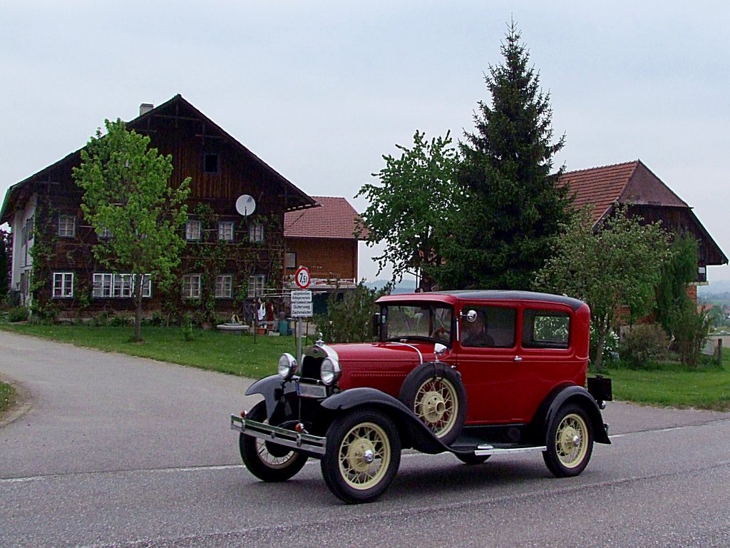 FORD-A; Baujahr 1930 tuckert anlsslich einer Oldtimerrundfahrt gemchlich Richtung Steiglberg(767MN);110501