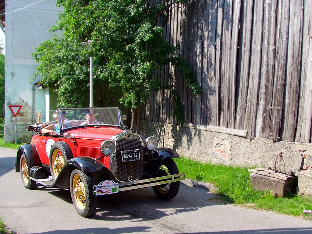 FORD-A Typ180A DeLuxePhaeton,Bj.1930 erreicht mit Start-Nr4 anlsslich der 15te-Vierlanden-Veteranrally2010 sein Etappenziel in Waldzell;100629
