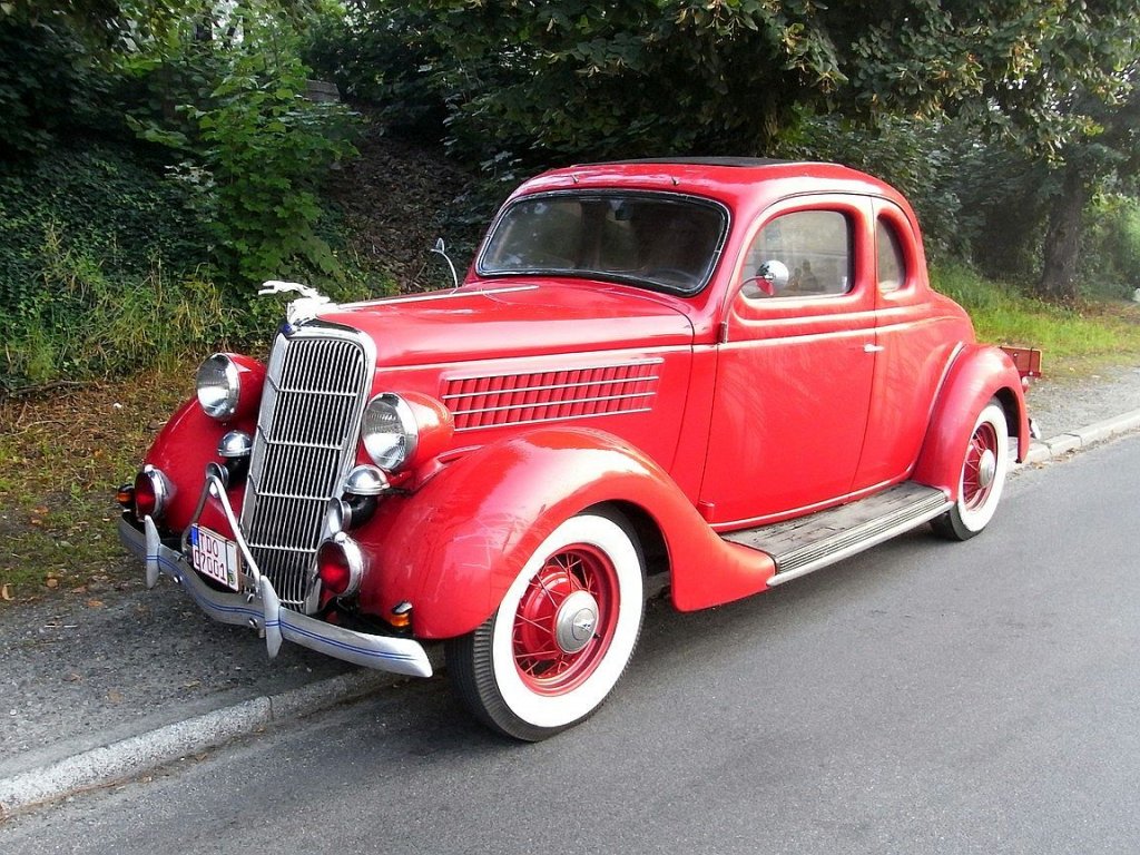 Ford Coupe aus dem Jahre 1935 gesehen am 05.09.2010 in Finsterwalde