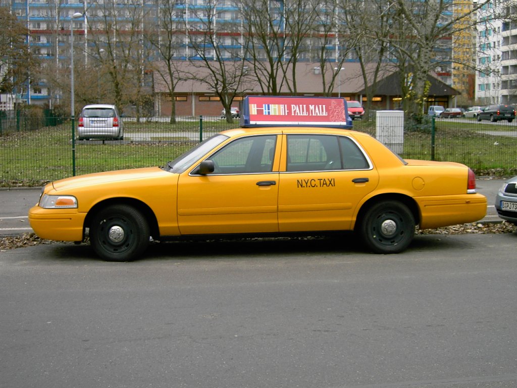 Ford Crown Victoria Yellow Cab, gesehen 09/2006 in Berlin.