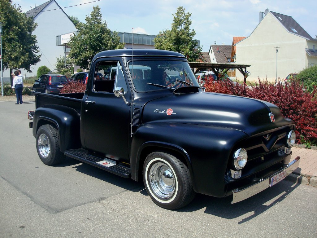 Ford F100,
Pickup-Serie in -zig Varianten, kam 1948 auf den Markt, 
in den USA meistverkauftes Fahrzeug,
Juli 2010