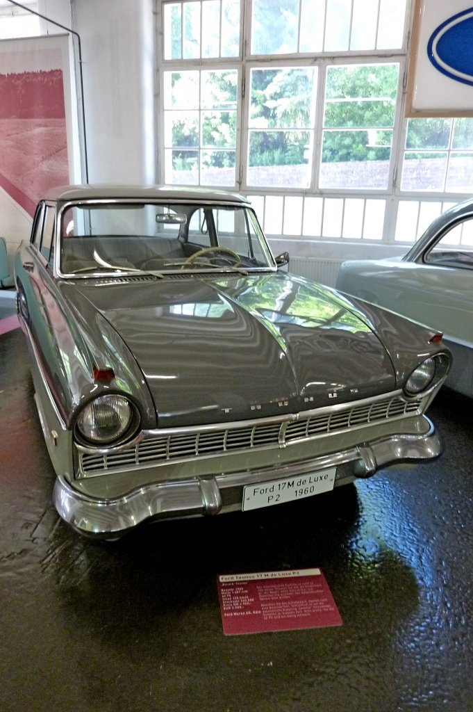 Ford Taunus 17M de Luxe P2, Baujahr 1960, Motor mit 1687ccm und 60PS,Vmax.125Km/h, 240.000 Stck wurden in Kln gebaut, Automuseum Schramberg, Mai 2012 