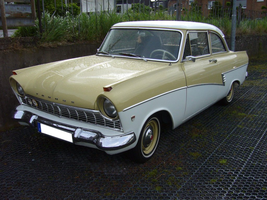 Ford Taunus 17M de Luxe P2 2-trig. 1957 - 1960. Alt-Ford-Treffen am 12.05.2013 in Essen.