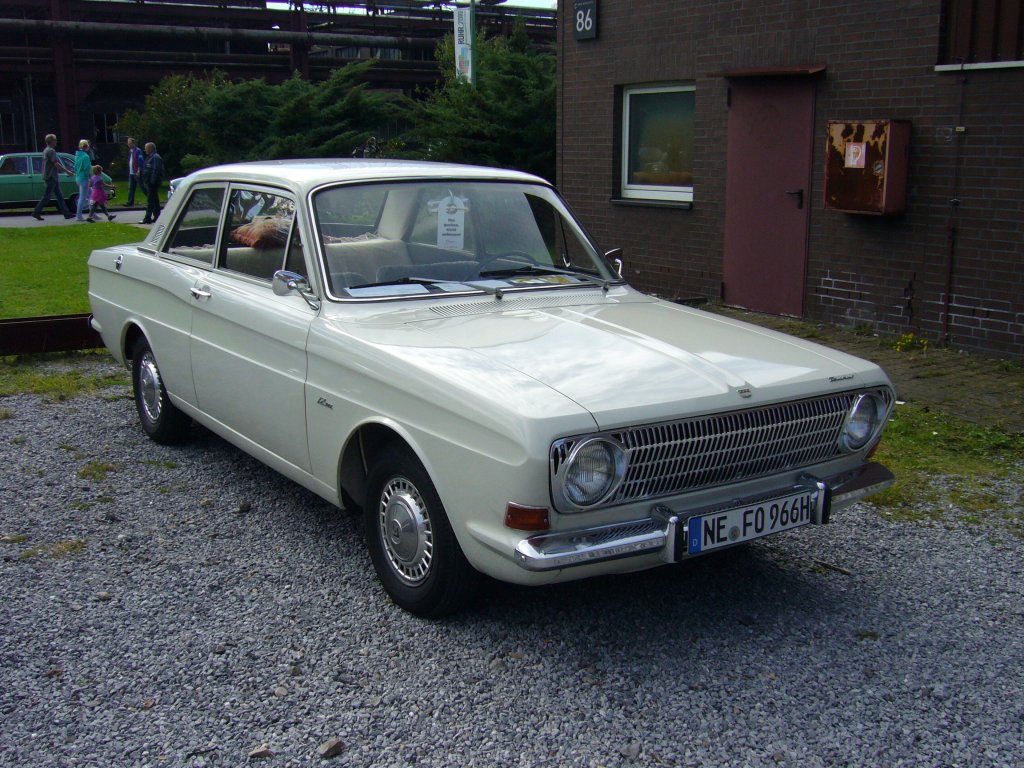 Ford Taunus P6 12M. 1966 - 1970. Der P6 war die Weiterentwicklung des glcklosen P4  Cardinal . Oldtimertreffen Kokerei Zollverein.