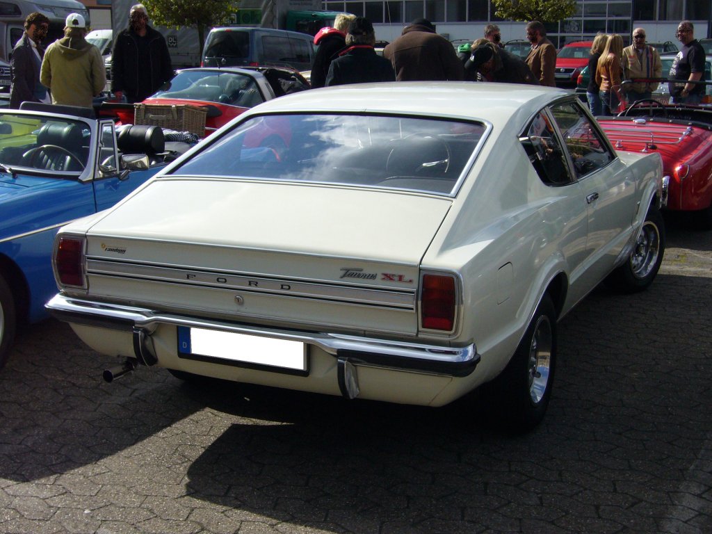 Ford Taunus TC (Knudsen) Coupe. 1970 - 1975. Der Nachfolger des P6 wurde im September 1970 vorgestellt. Er war eine Gemeinschaftsprojekt deutschen und englischen Fordwerke. Ein solches Coupe in der Ausstattungsvariante XL und dem 1.3l Standardmotor kostete bei der Markteinfhrung DM 7.860,00. Ratingen Classic am 13.05.2012. 