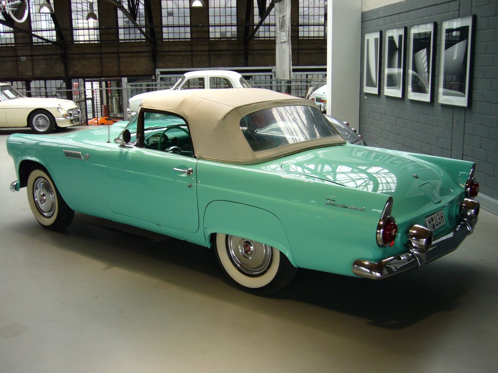 Ford Thunderbird Convertible von 1955 im Dsseldorfer Meilenwerk.