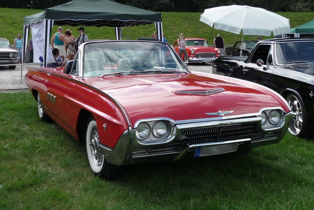 Ford Thunderbird der dritten Generation, gebaut 1961-1963, auf der US-Car-Show in Grefrath im August 2010.