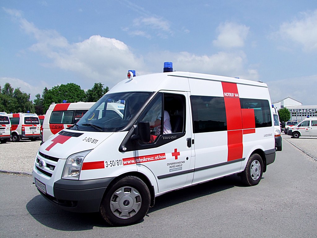 FORD-Transit im Einsatz fr das Rote-Kreuz;110603