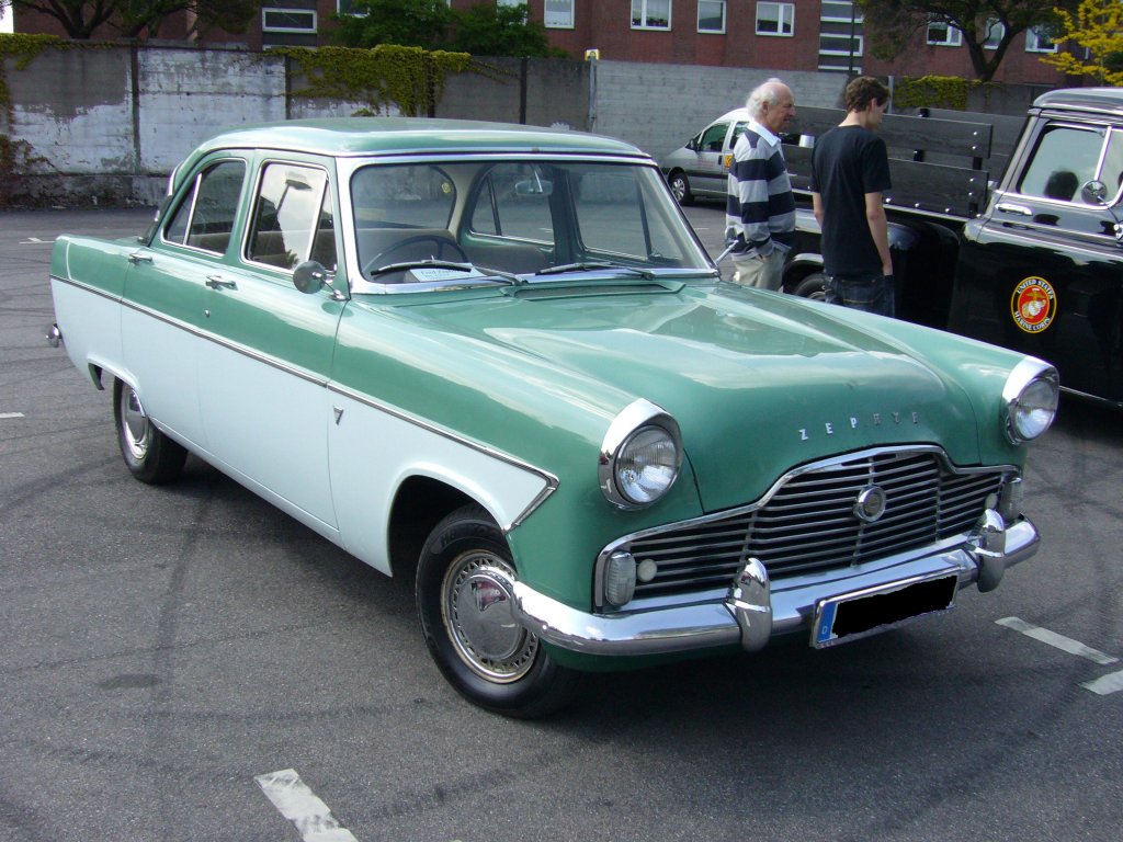 Ford Zephyr MK2. 1956-1961. Der Zephyr und sein luxuriserer Bruder Zodiac waren seit Mitte der 50´er Jahre die grten PKW Modelle im Programm von Ford/GB. Das Fahrzeug verkaufte sich fast 295.000 mal.
Besucherparkplatz des Dsseldorfer Meilenwerkes.