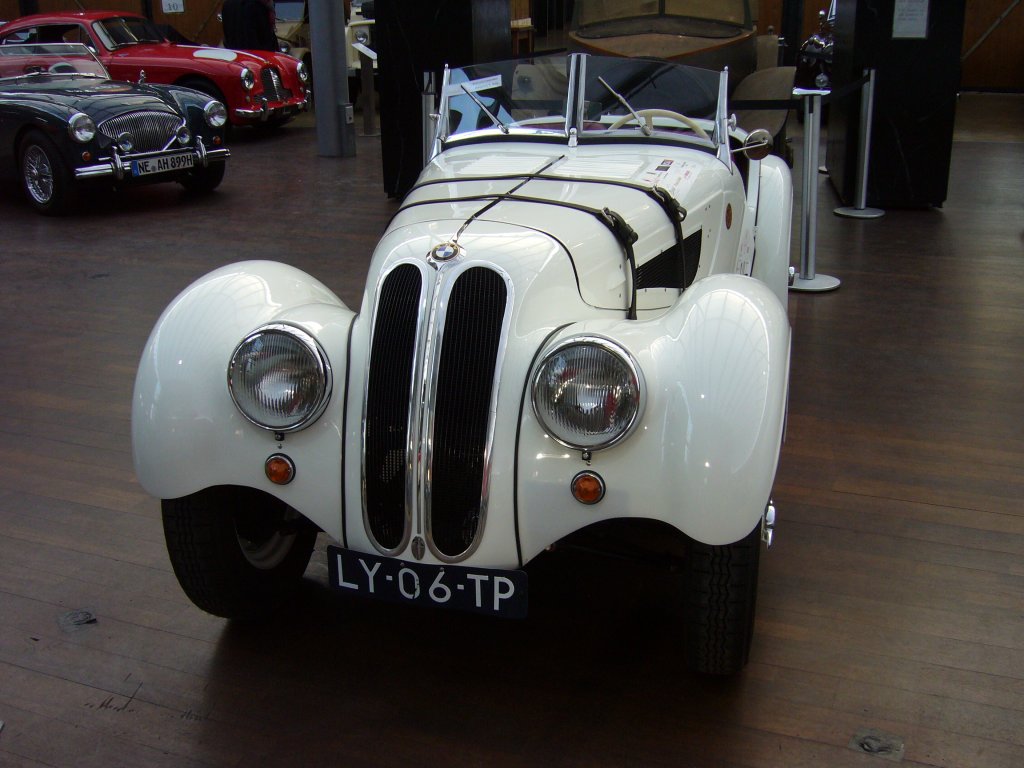 Frontansicht eines BMW 328 Roadster. 1937 - 1939. Classic Remise Dsseldorf am 26.01.2013.