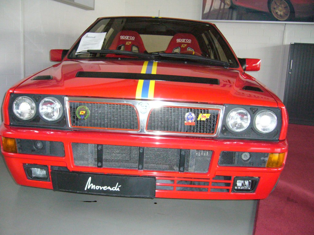 Frontansicht eines Lancia Delta Integrale III Evoluzione von 1991.
Der Delta Integrale bescherte Lancia sechs Ralleymarken-WM-titel in Folge.
Damit wurde er das erfolgreichste Ralleyfahrzeug der Motorsportgeschichte.
Meilenwerk Dsseldorf.