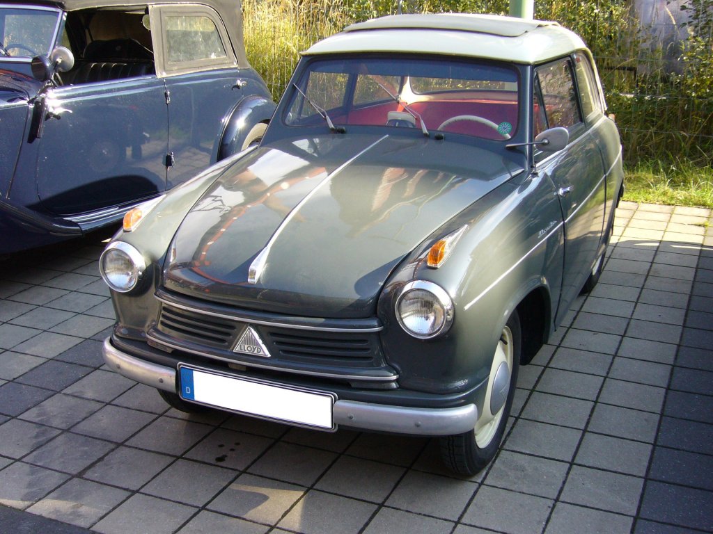 Frontansicht einer Lloyd LP 600 Limousine. 1955 - 1961. Oldtimertreffen Kokerei Zollverein am 07.10.2012.